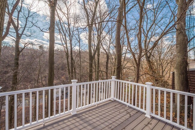 Foto del edificio - AMAZING 2 BEDROOM RANCH AVAILABLE NOW IN T...