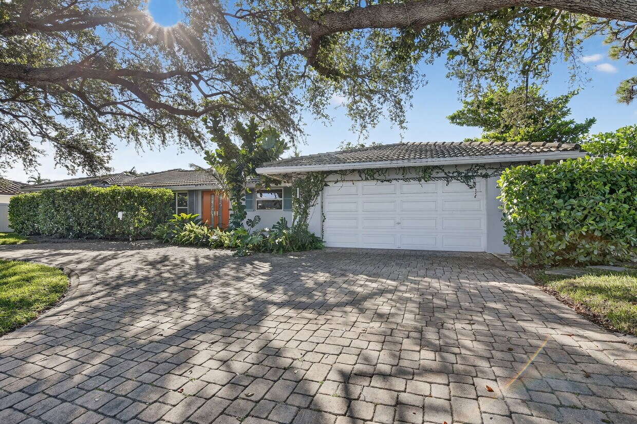 Foto principal - 2740 NE 34th St