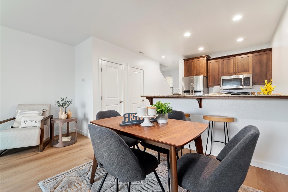 Foto principal - Linder Springs Townhomes