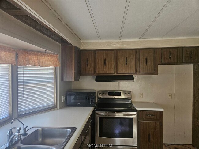 Foto del edificio - 1435 Trane Rd