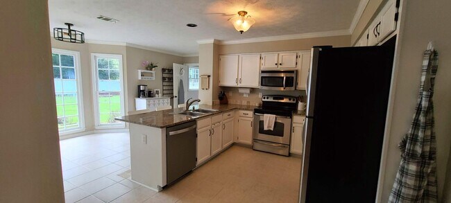 Building Photo - 1578 Fair Oaks Ln