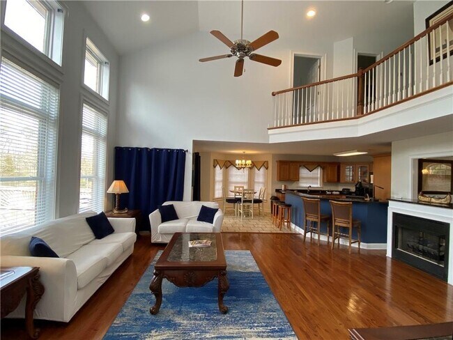 Foto del edificio - 19 Ruby Lake Ln
