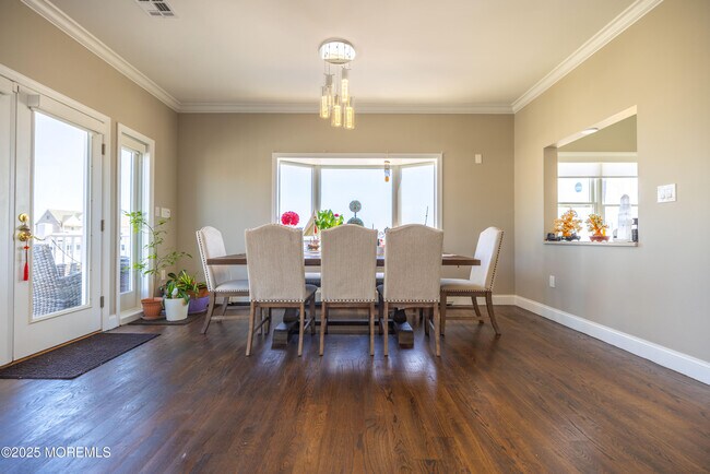 Foto del edificio - 241 Fernwood Dr