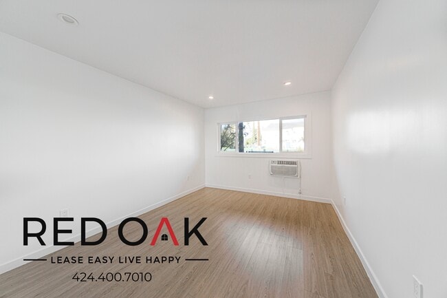 Foto del edificio - 3152 James M Wood Blvd