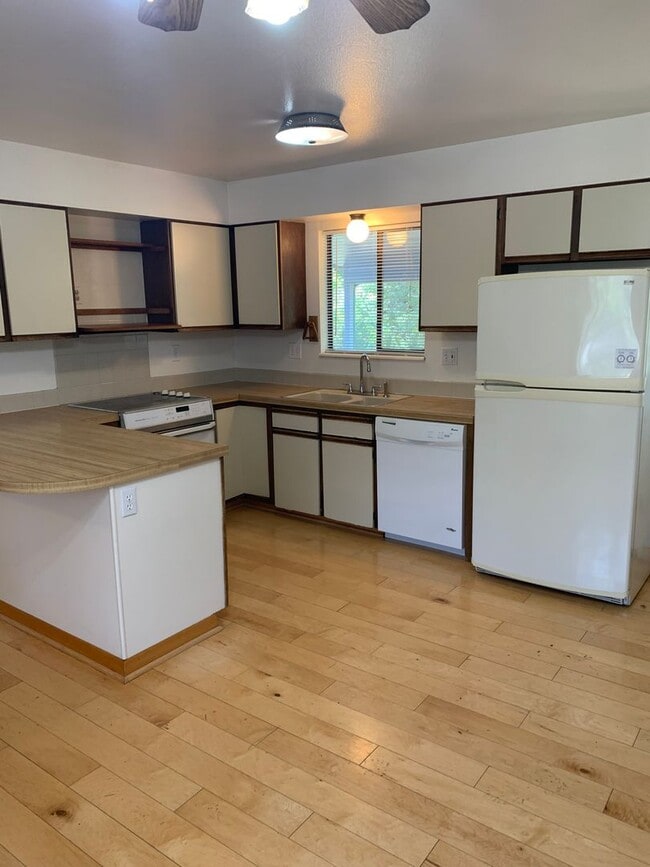 Foto del edificio - Space to Spread Out | 4 Bed Home + Large Yard Near Old Town