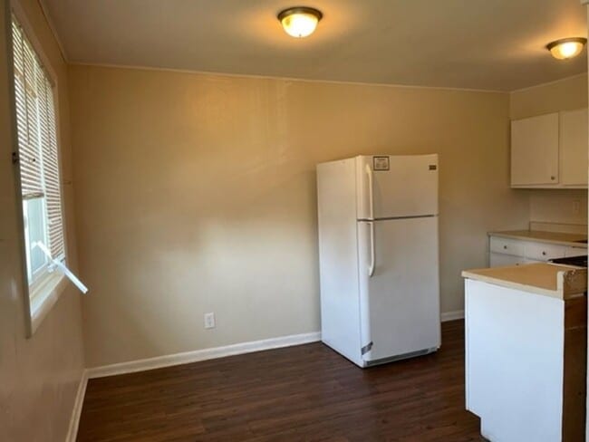 Building Photo - Harrisburg School District 2 Bedroom 1 Bat...