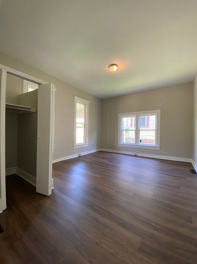 Building Photo - 2908 Taylor St. - Spacious 4 bedroom/1 bat...