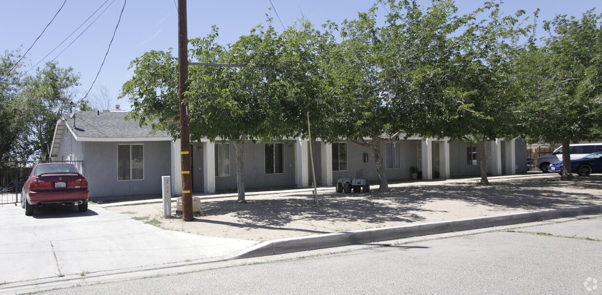 Foto del edificio - 18506 Larkspur Rd