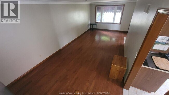 Photo du bâtiment - 1058 Riverdale Ave