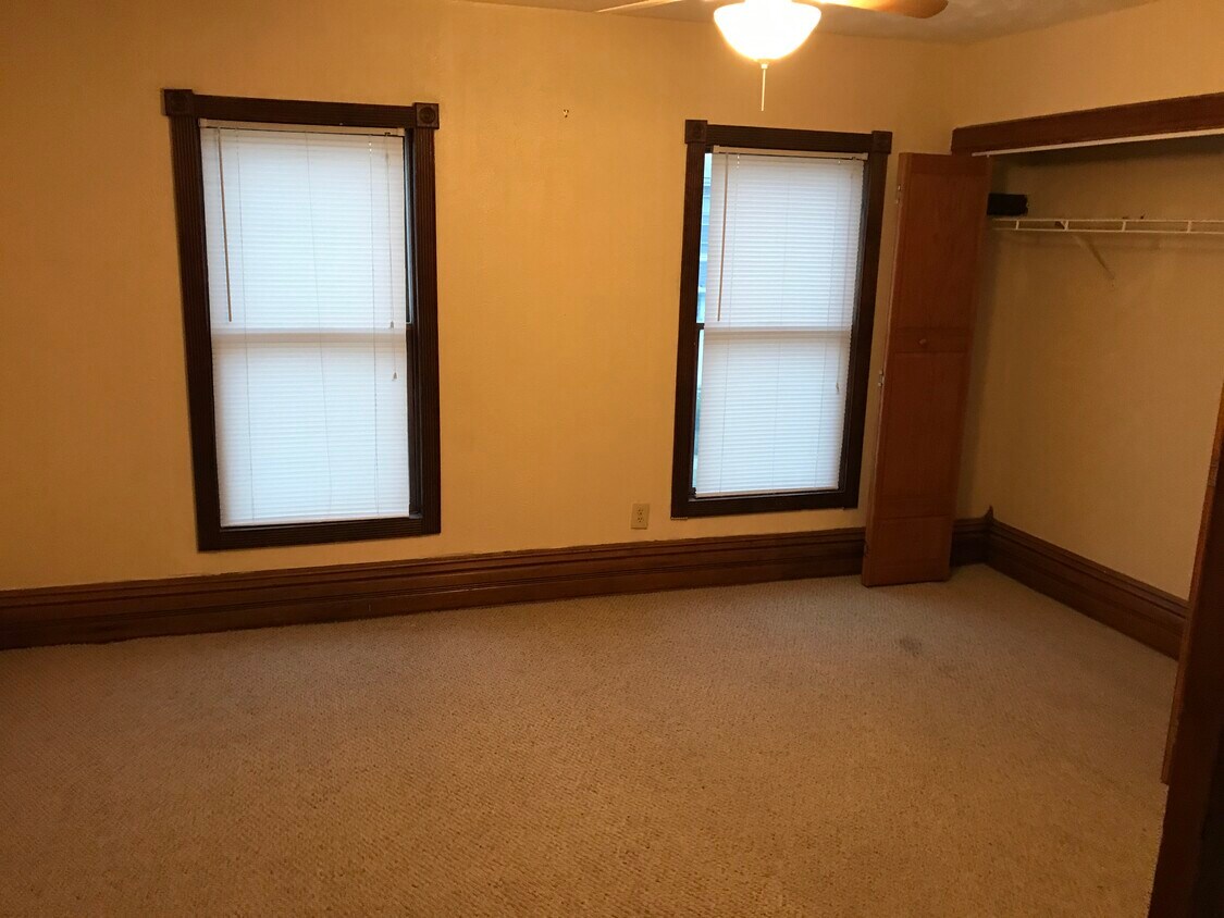 Master bedroom - 81 E Mithoff St