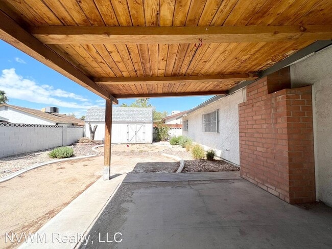 Building Photo - 3 br, 2 bath House - 6461 W Viking Road