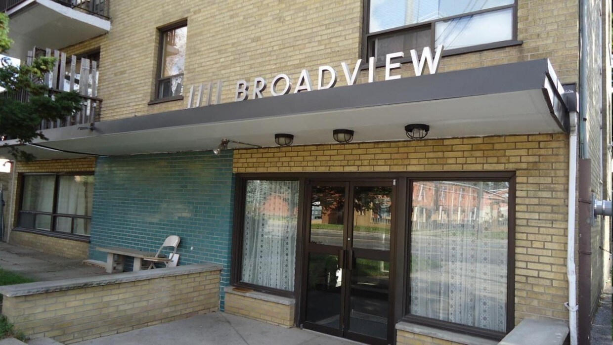 Photo du bâtiment - 1111 Broadview