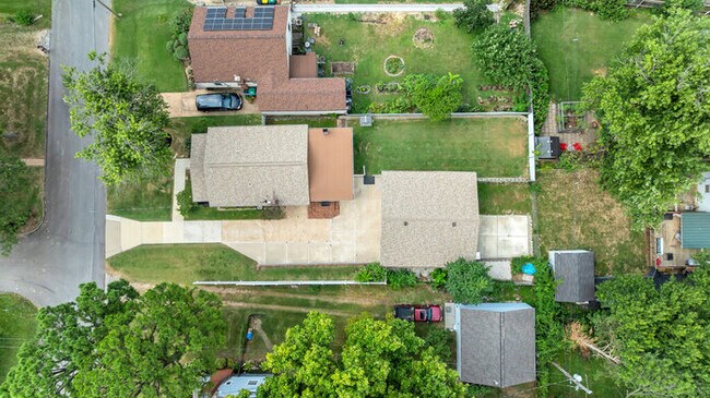 Foto del edificio - 631 Clover Ln