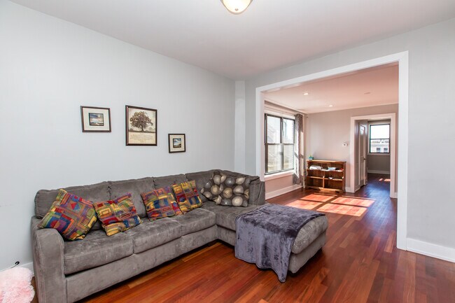 Foto del edificio - 1350 N Wolcott Ave