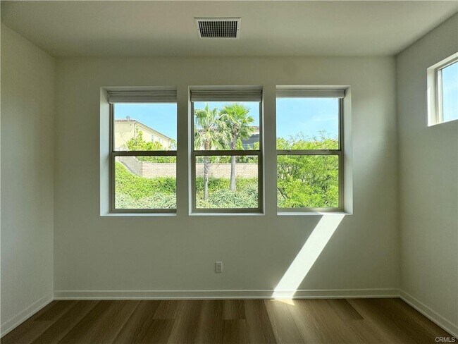 Building Photo - 98 Fuchsia, Lake Forest, CA 92610 - 3 BR 3...