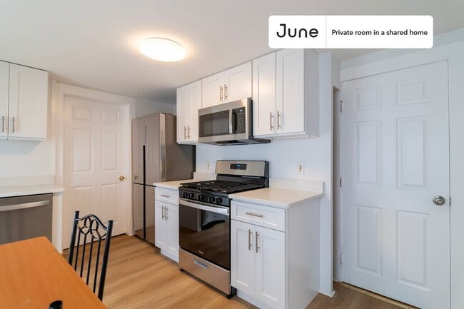 Foto del edificio - Room in Shared 4 bed/4 bath home