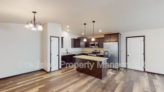 Foto del edificio - 587 Westwind Rd