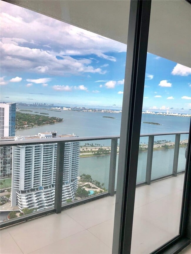 Foto del edificio - 501 NE 31st St