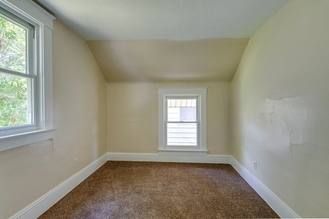 Building Photo - Cute 3 Bedroom 1 Bath House Located in Wes...