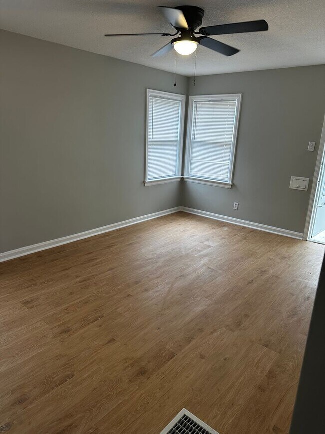 Foto del edificio - 440 N Indiana Ave