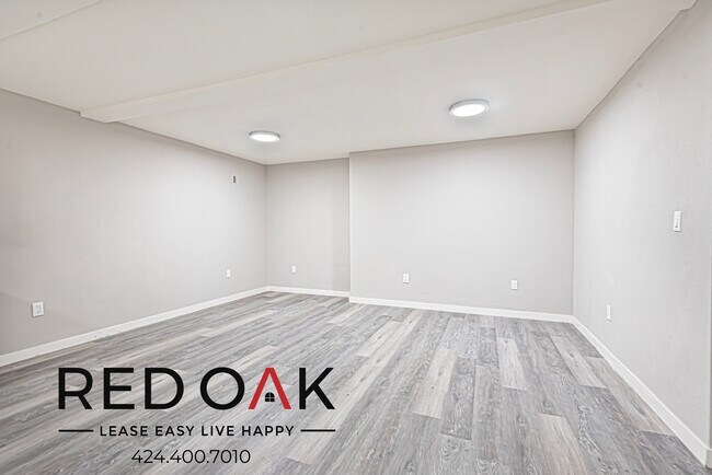 Foto del edificio - 8614 Woodley Ave