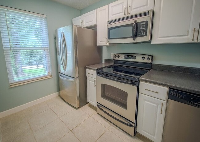 Building Photo - Knoxville 37923 - 2 bedroom 1.5 bath condo...