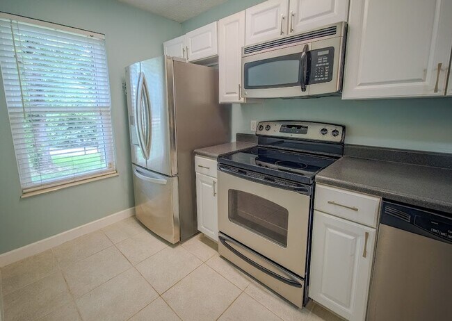 Foto del edificio - Knoxville 37923 - 2 bedroom 1.5 bath condo...