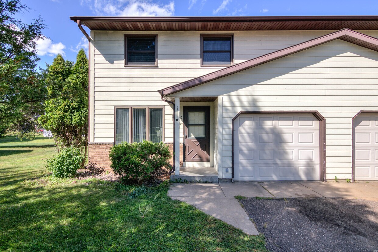 806 Dorbe St, Eau Claire, WI 54701 House Rental in Eau Claire, WI