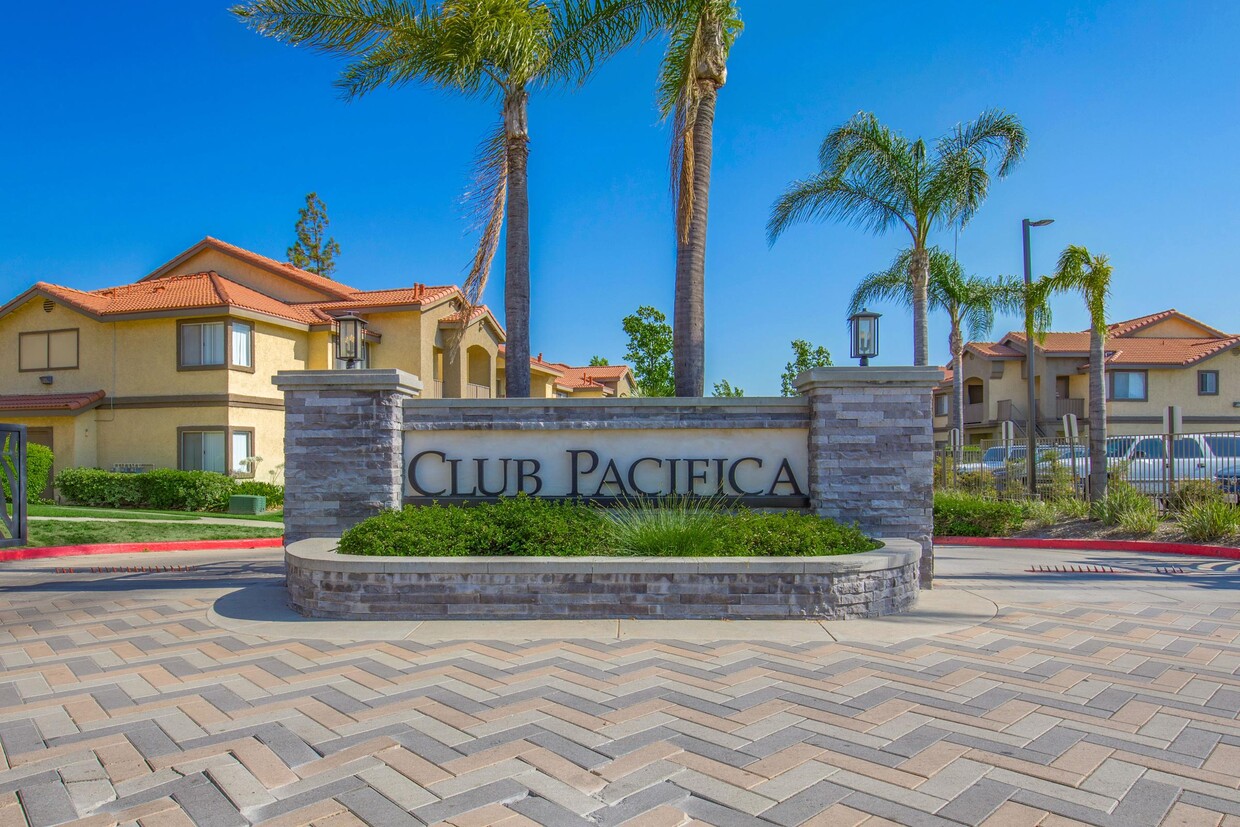 Foto principal - Club Pacifica Apartment Homes