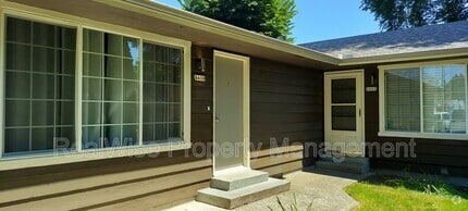 Building Photo - 4406A SE 36th Pl