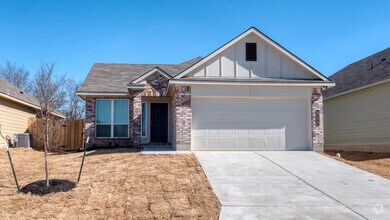 Building Photo - 525 Fallbrook Dr