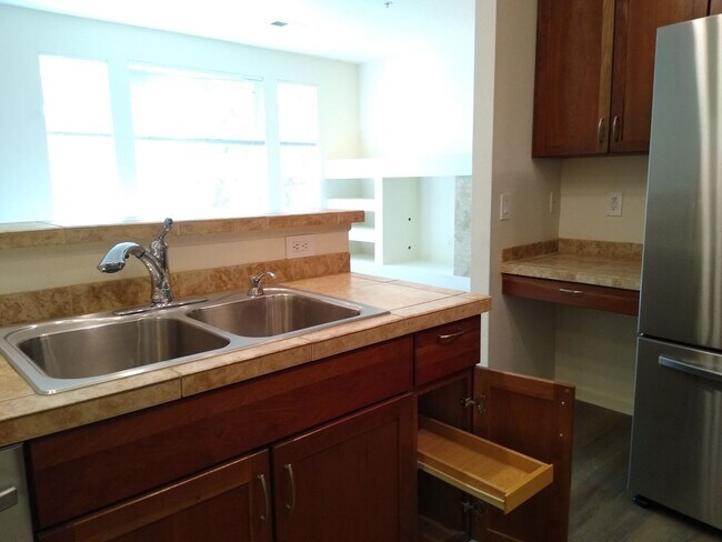 Foto del edificio - Beautiful and Spacious 3 Bedroom 2 Bath To...