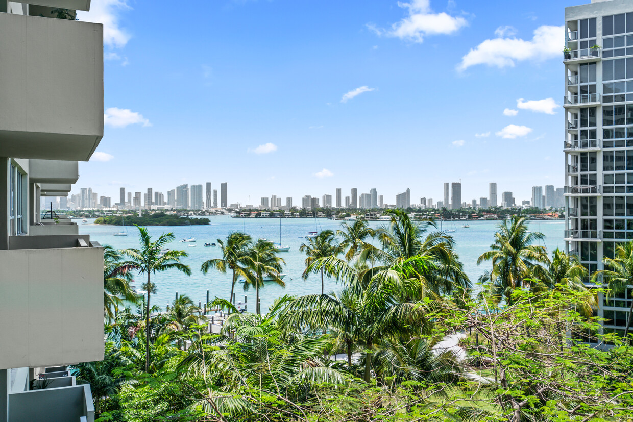 Foto principal - 1500-648 Bay Dr