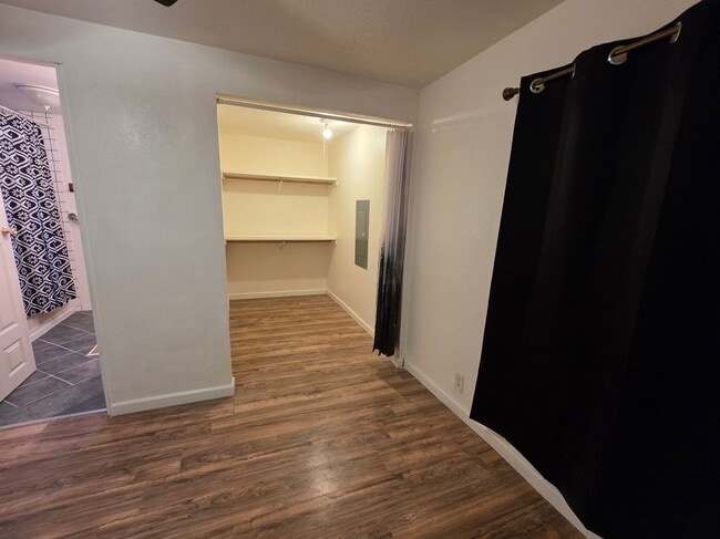 Building Photo - 2260 E Hearne Ave