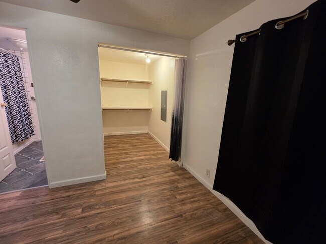 Foto del edificio - 2260 E Hearne Ave