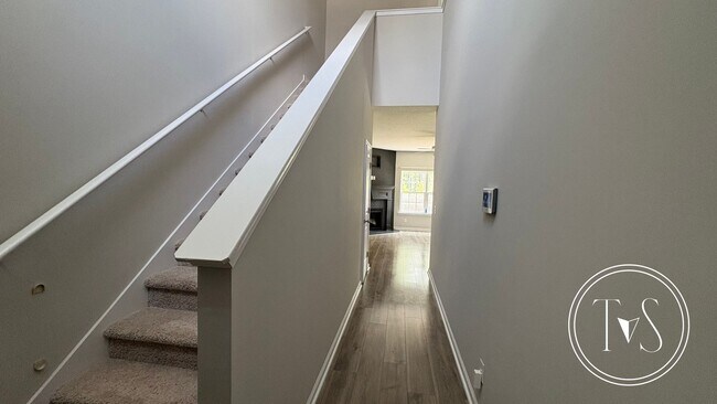 Foto del edificio - RATE DROP ALERT (was $2400/month) and SUMM...