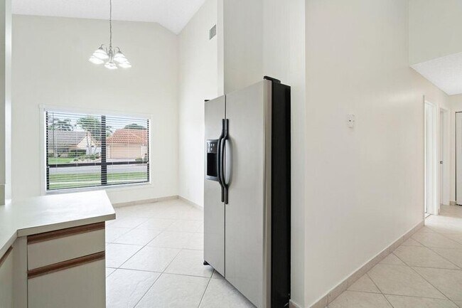 Building Photo - 9398 Laurel Green Dr