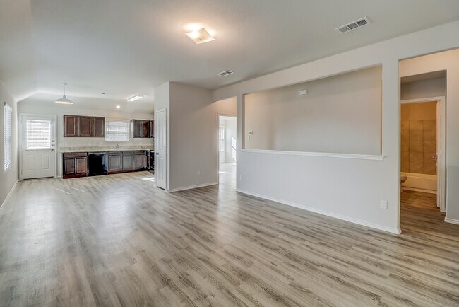 Building Photo - 1508 Swallow Dr