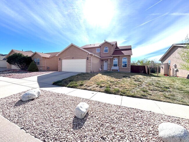 Building Photo - Spacious 3 Bed / 3 Bath Home Near Peterson Space Force Base