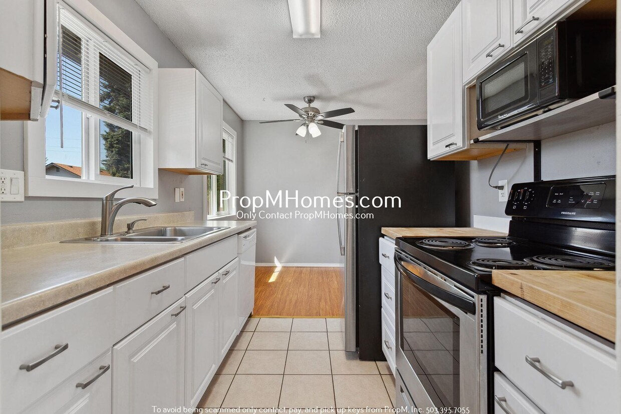 Primary Photo - Upper Level 2-Bedroom in Highland – Deck, ...