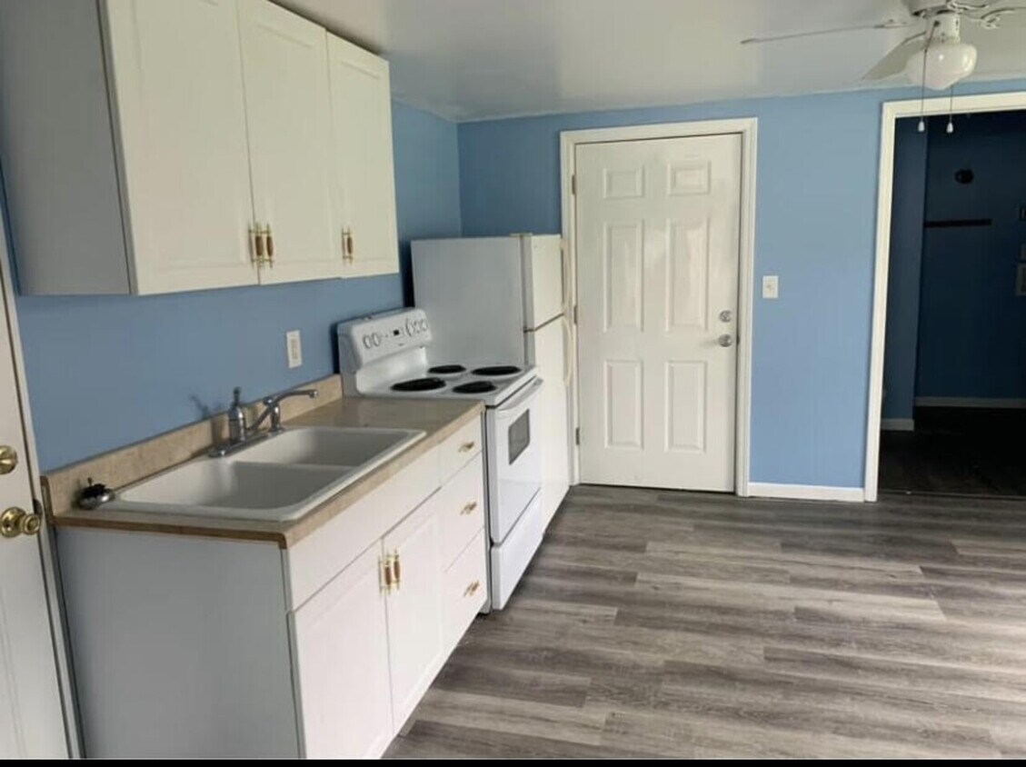 Building Photo - 143 Harris