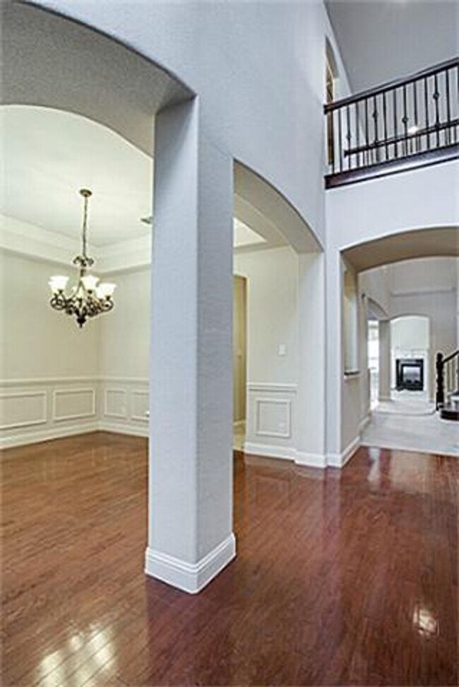 Foto del edificio - Bright and airy living room, fireplace, st...