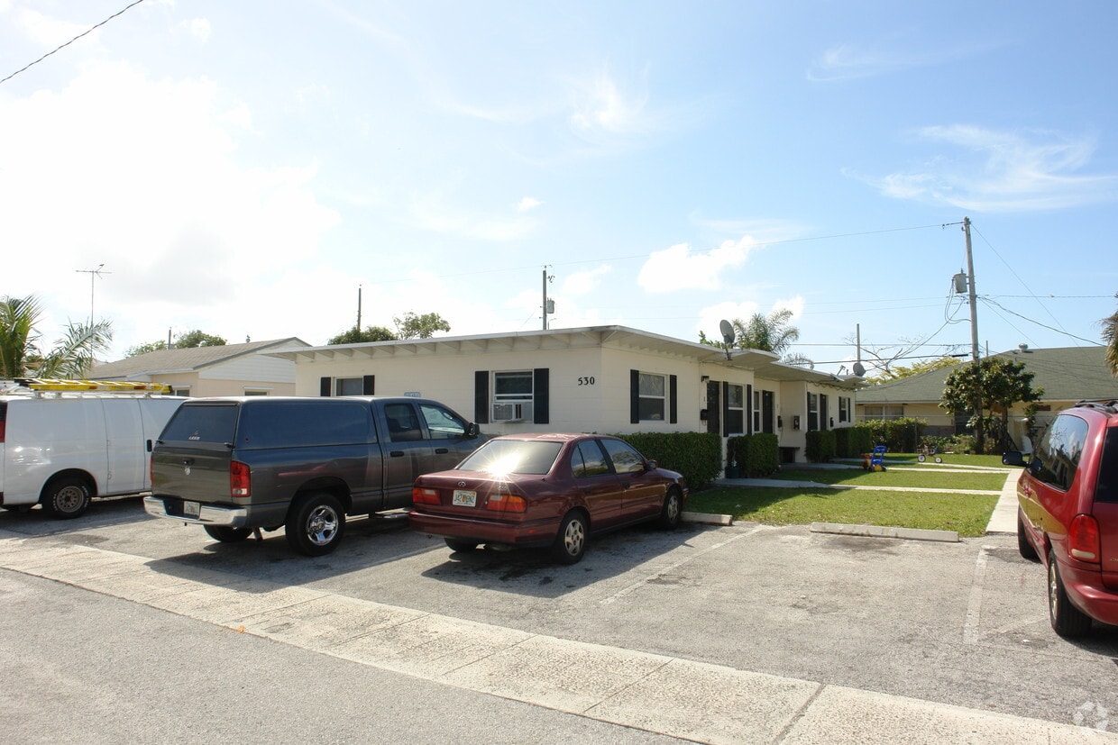 Building Photo - 530-532 Plymouth Rd
