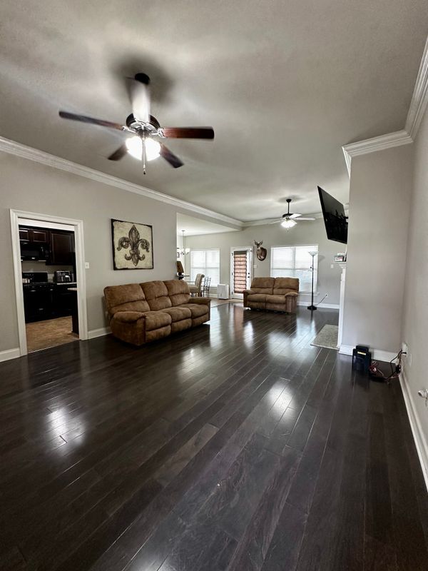 Building Photo - 162 Chestnut Ridge Dr