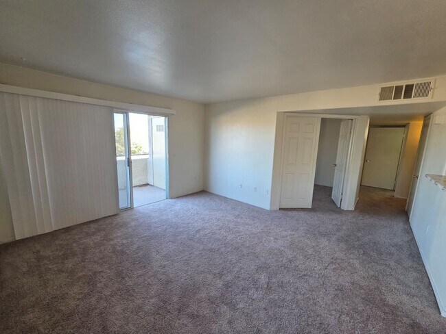 Foto del edificio - Spacious 3-Bedroom, 2-Bath Condo with Priv...