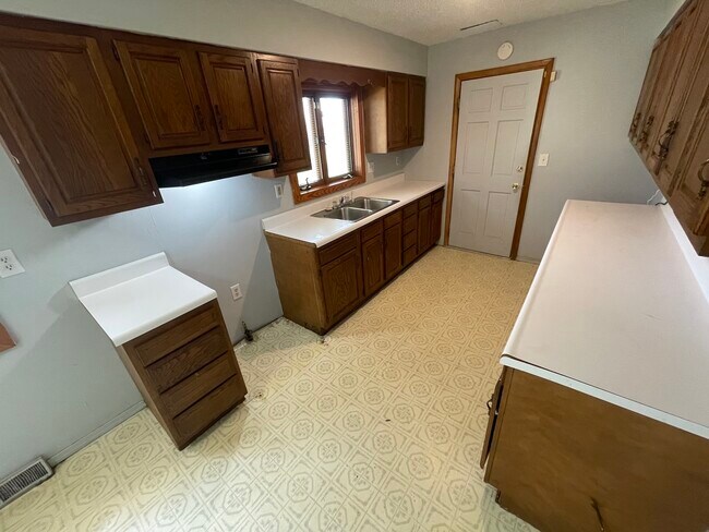 Building Photo - 407 Plum St