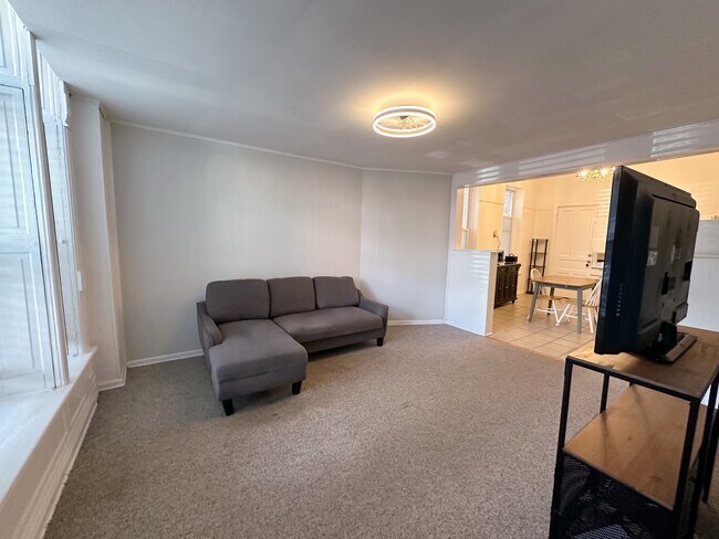 Foto del edificio - 822 N Wood St