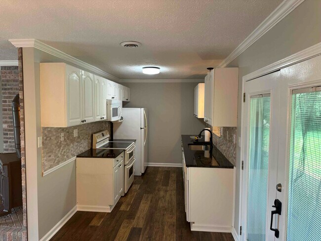 Building Photo - 912 Brentwood Dr