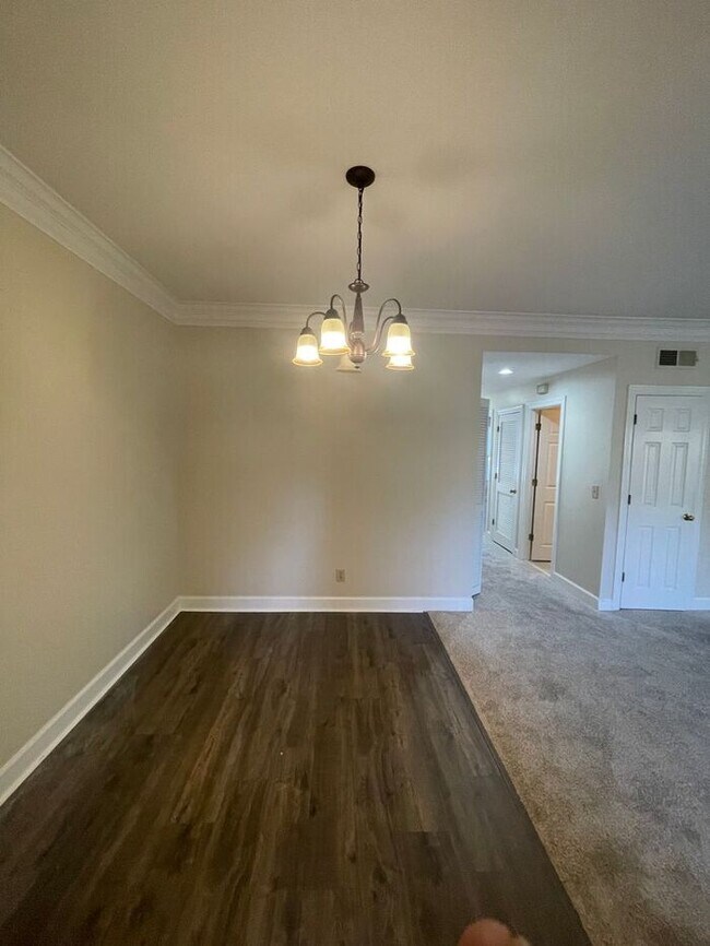 Building Photo - Burton Hills Condo in Green Hills