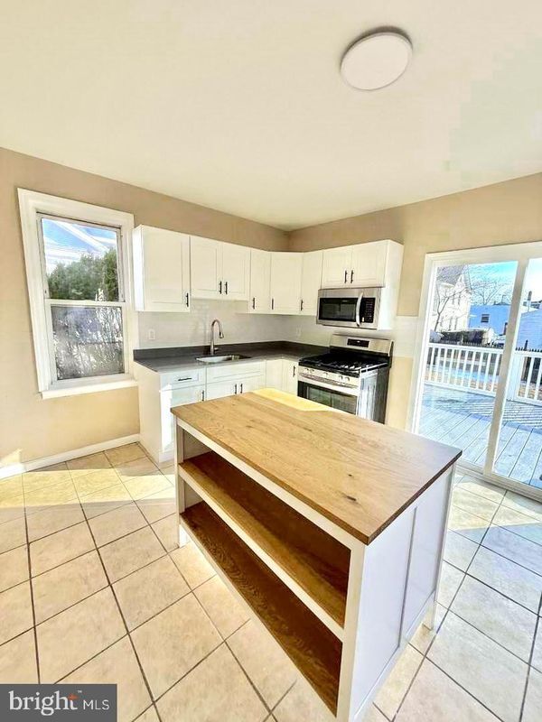 Foto del edificio - 136 Webster St